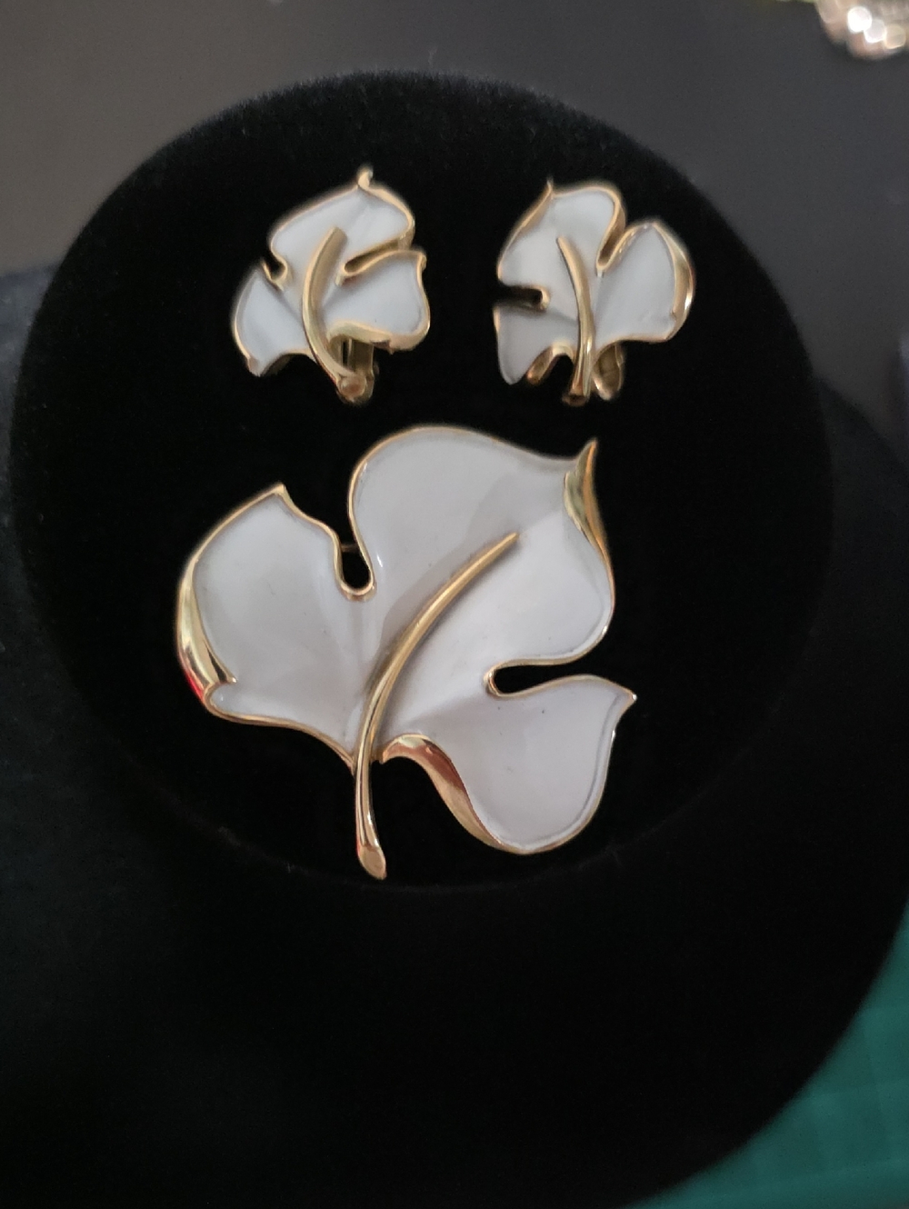 Vintage Trifari Signed White Emaneled and Gold Tone Leaf Brooch with Earrings